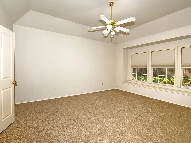 1615 Hawks Tree Ln — Photo 19