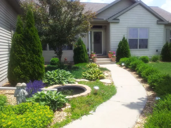 5 Wellington Dr, Saunemin, IL 61769