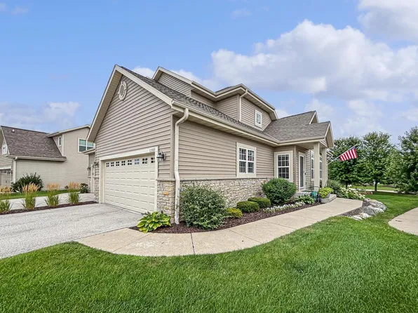 21665 South Weather Edge CIRCLE, Lannon, WI 53046