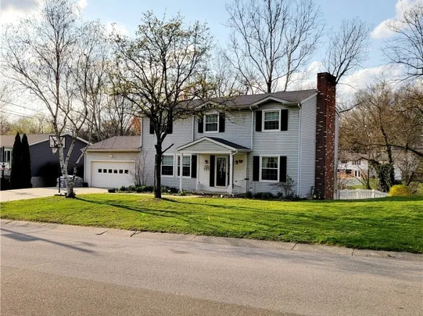 1760 Buena Vista Dr, Coshocton, OH 43812