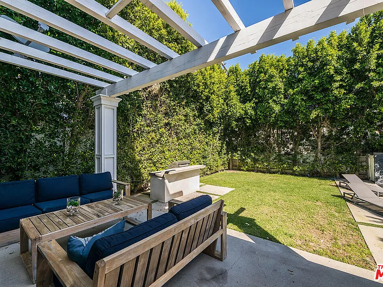 4268 Colbath Ave — Photo 16