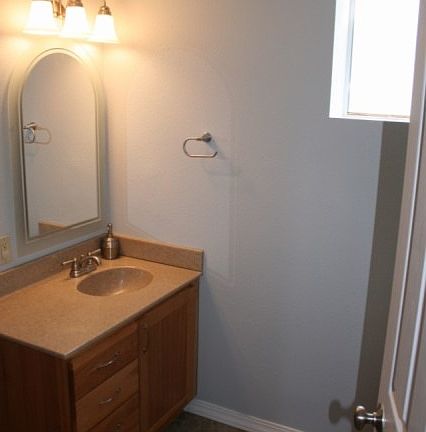 2nd image of 422 E 14th Ave