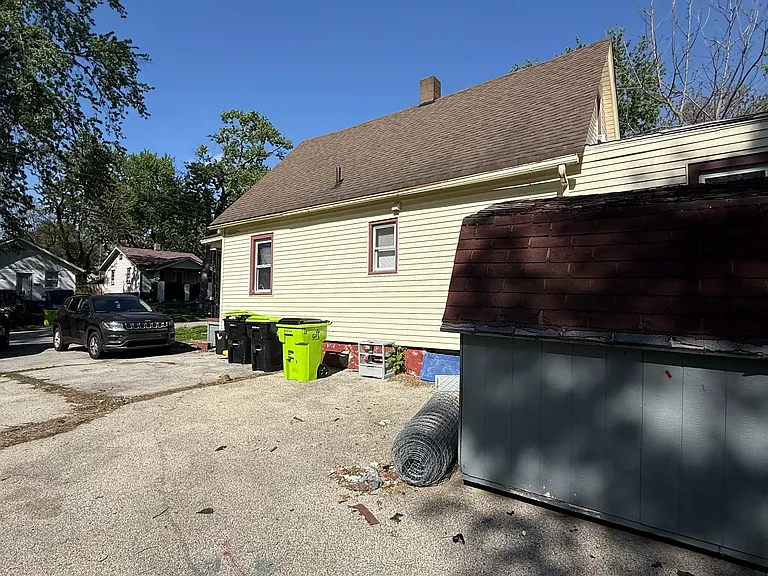 1263 W Green St — Photo 8