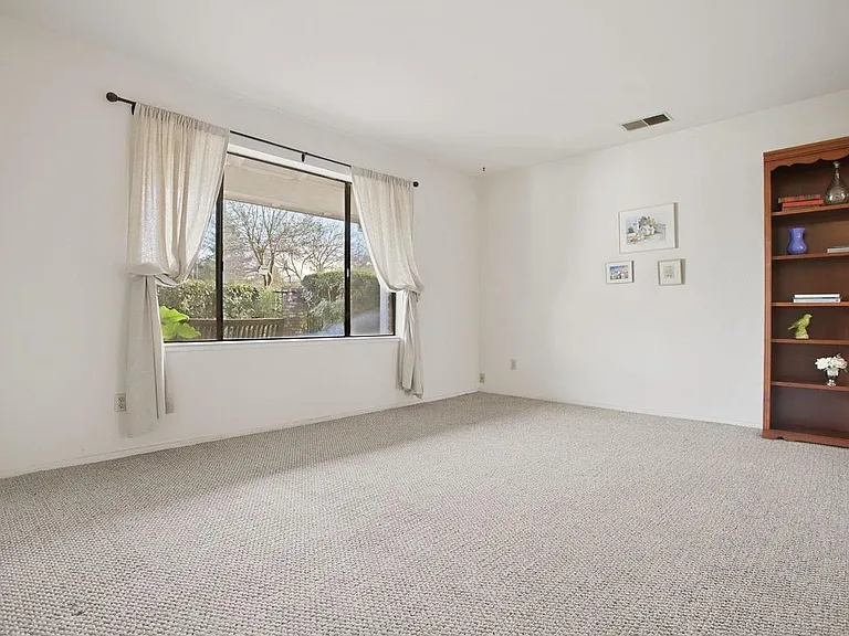 5205 Verdi Way — Photo 33