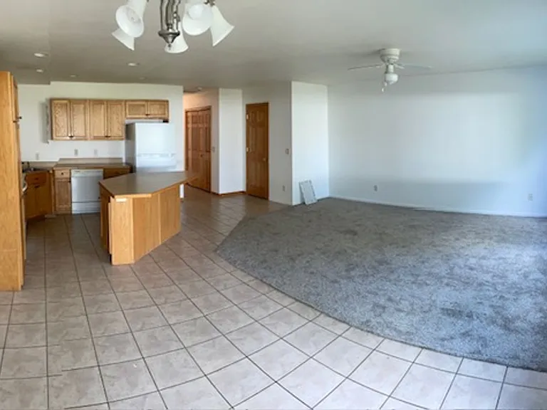 2400-2418 Hillcrest Dr — Photo 3