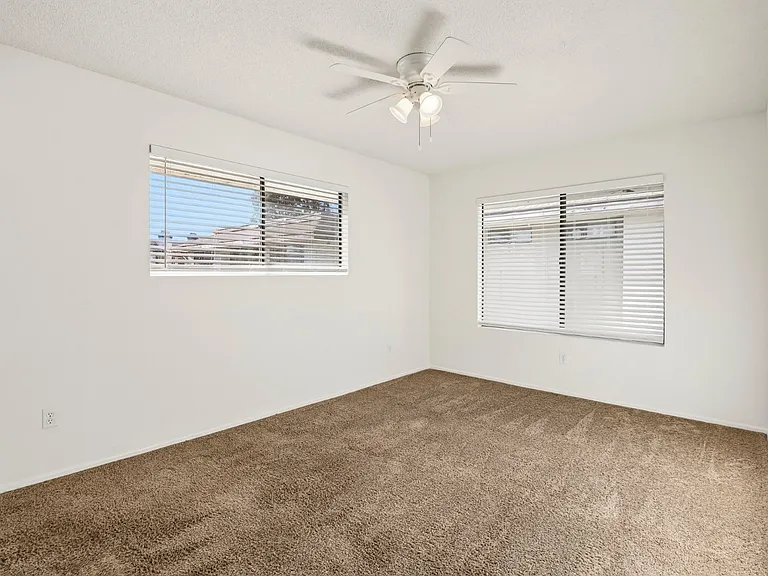 450 W Vermont Ave — Photo 17