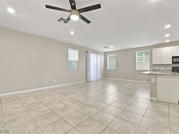 3rd image of 2922 Saltillo Ln