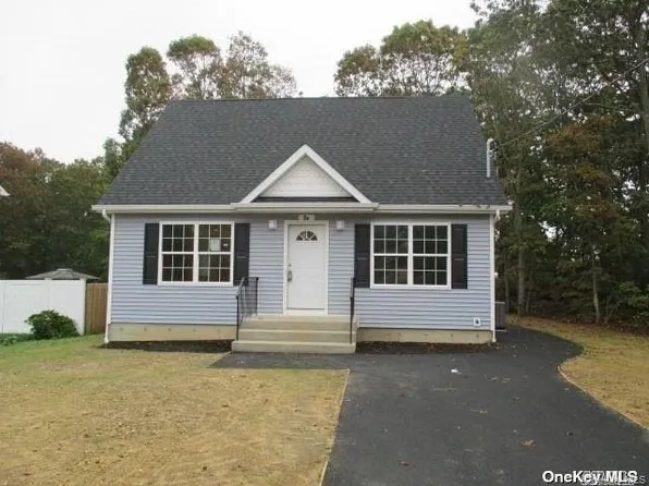 647 Doane Avenue, Bellport, NY 11713