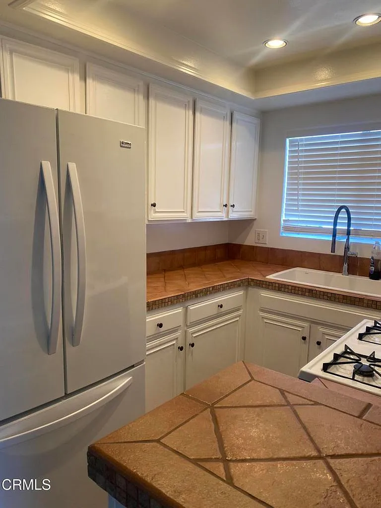 2 bed, 1.0 bath, 903 sqft, $2,250 — Photo 4
