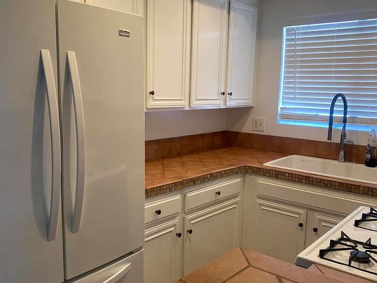 1136 Acadia Pl — Photo 4