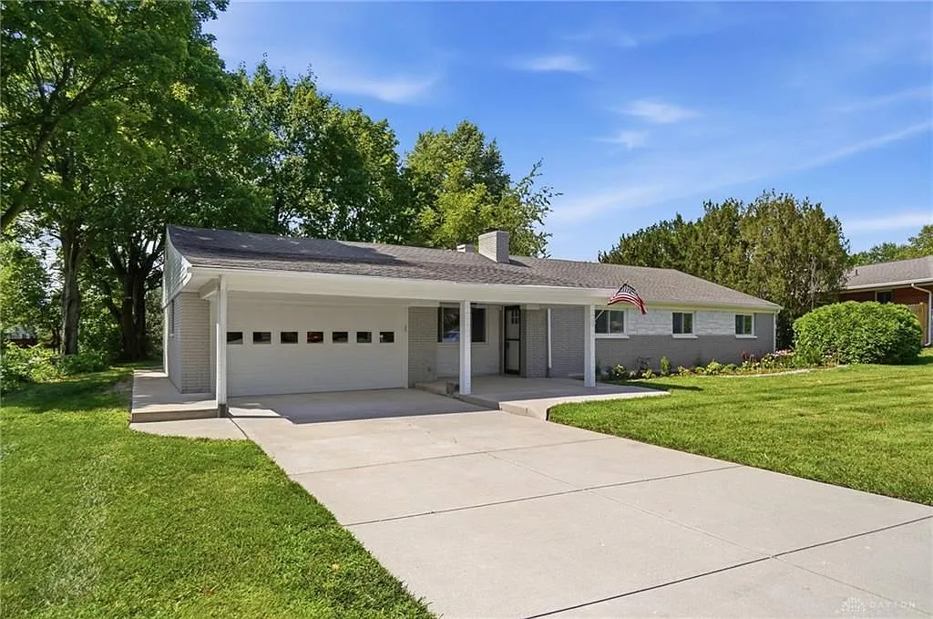 4 bed, 2.0 bath, 1706 sqft, $2,700 — Photo 2