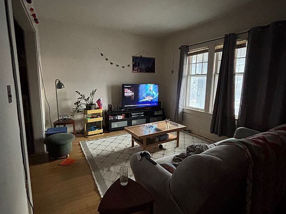 4th image of 1672 N Van Buren St #1672