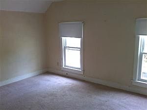 4th image of 569 Irondale St