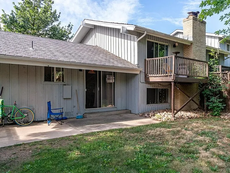 2633 Sherwood Cir — Photo 24