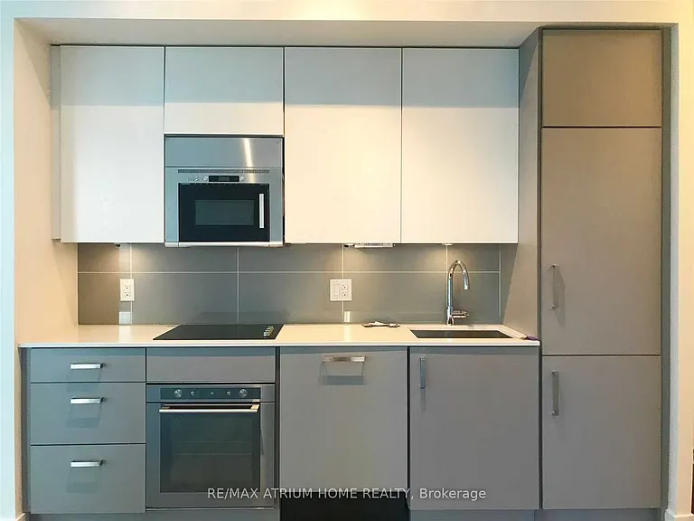 17 Dundonald St #808 — Photo 4