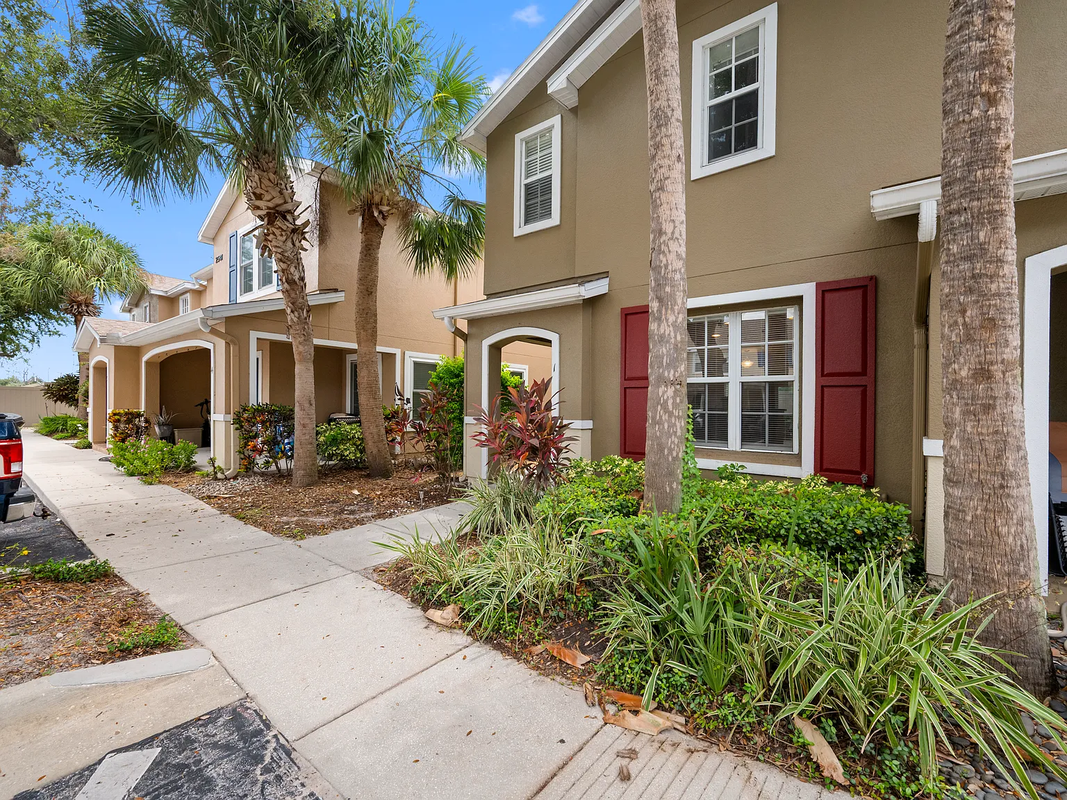 3 bed, 2.5 bath, 1429 sqft, $2,099 — Photo 2