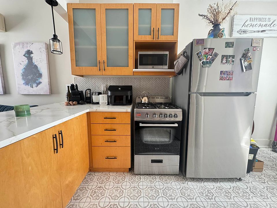 1st image of 1136 31st Ave APT 3R