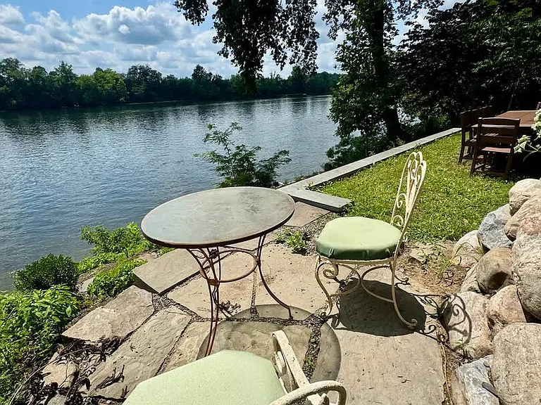 River Dr — Photo 10