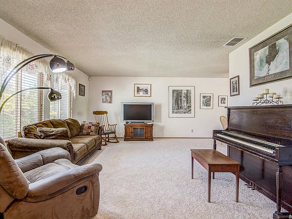 3rd image of 8144 Mesa Oak Way