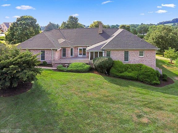 4th image of 452 Winterham Dr