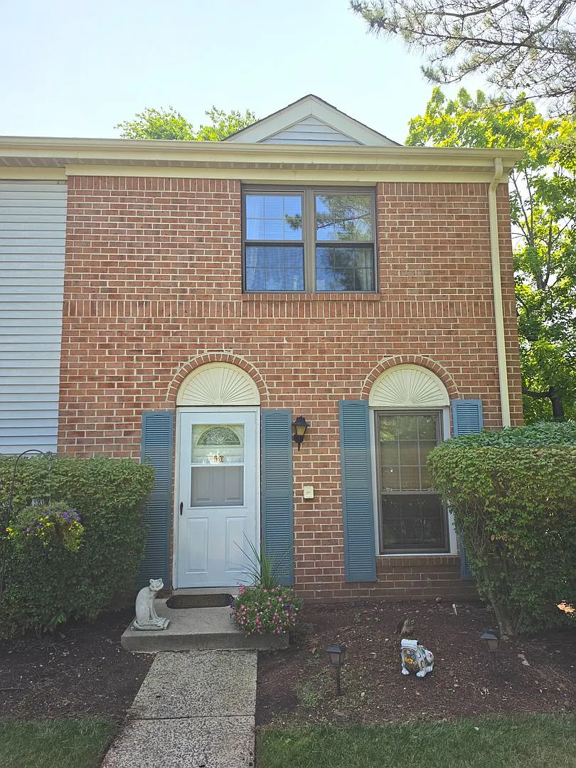 All the amenities of townhome living, including the space & location you deserve! — Photo 2