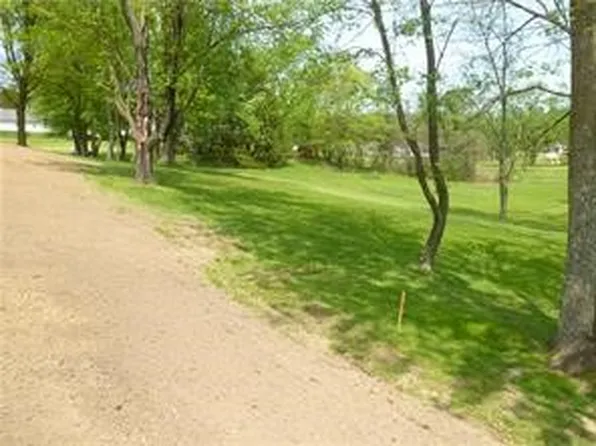 4 S Poplar Dr, Clinton, PA 15026