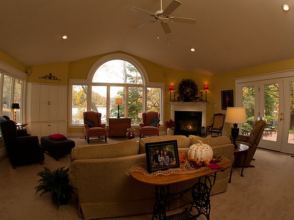 3rd image of 24325 Greenbriar Ln
