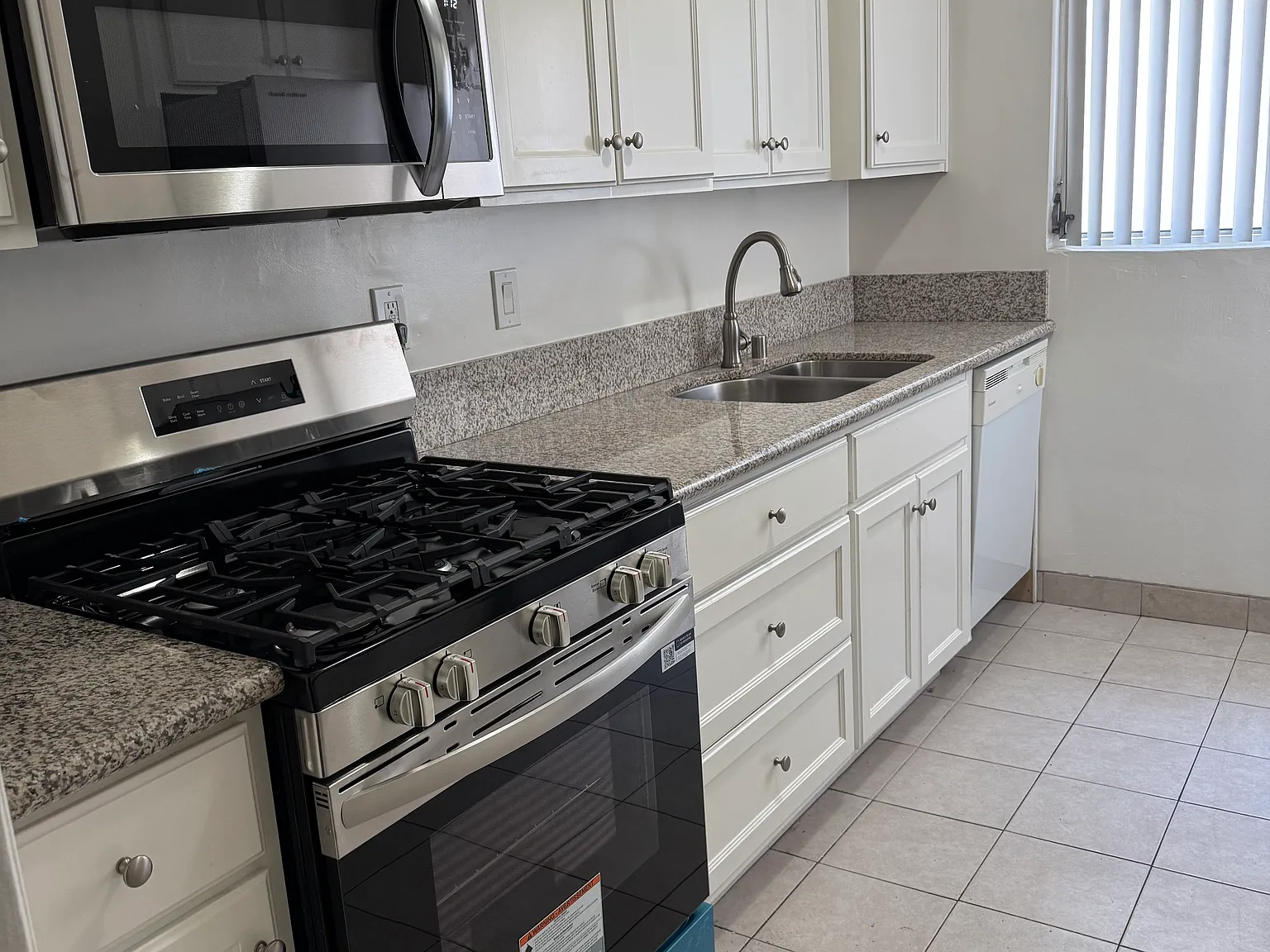 2 bed, 900 sqft, $2,450 — Photo 4