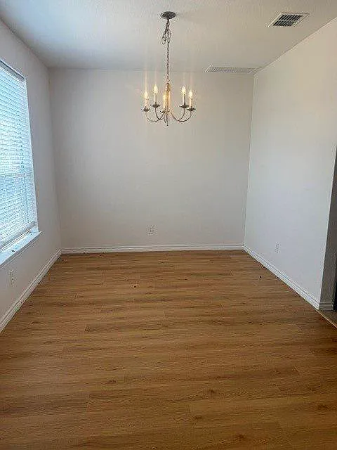 4 bed, 2.5 bath, 2644 sqft, $2,300 — Photo 2