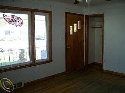 5th image of 24529 Wilmot Ave