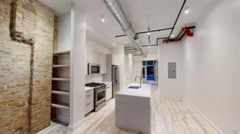 1710 Elm St — Photo 3
