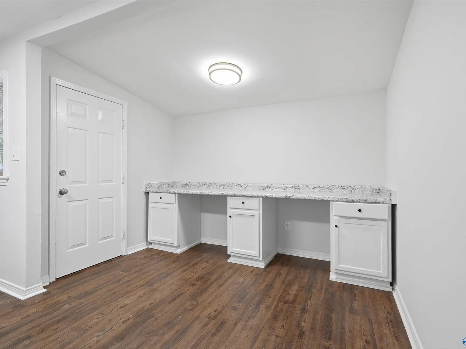 3 bed, 1.0 bath, 950 sqft, $1,100 — Photo 3