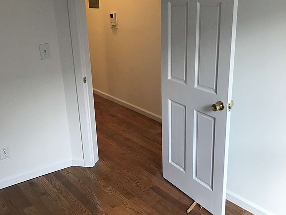 3rd image of 155 W 106th St APT 4C