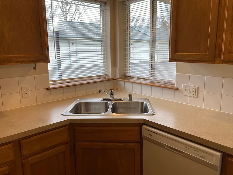 11401 E 4th Ave — Photo 5