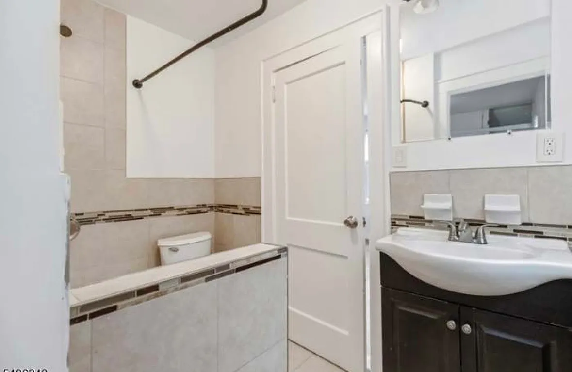 2 bed, $1,950 — Photo 1