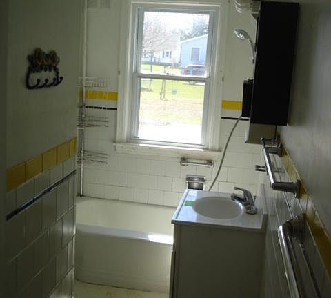 5th image of 394 W 20th St