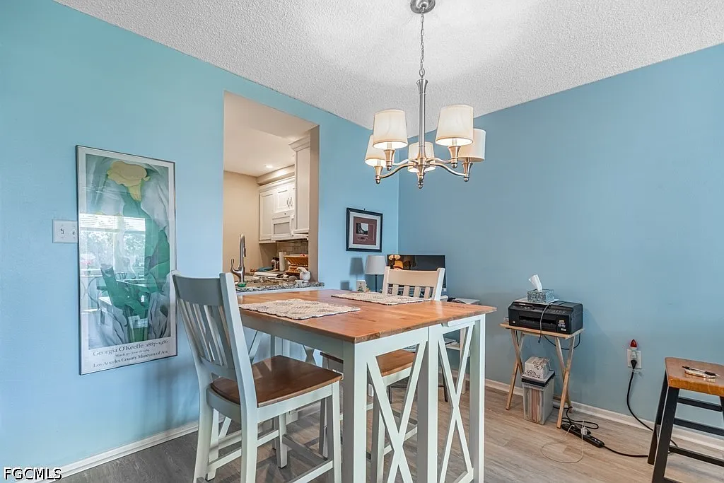 1 bed, 1.0 bath, 811 sqft, $1,700 — Photo 2