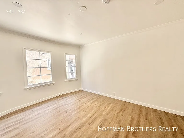 334 N Gardner St — Photo 14