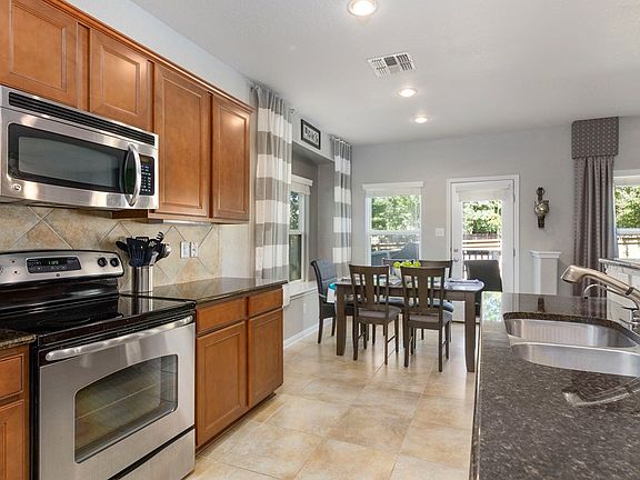 4th image of 109 Pilsen Dr