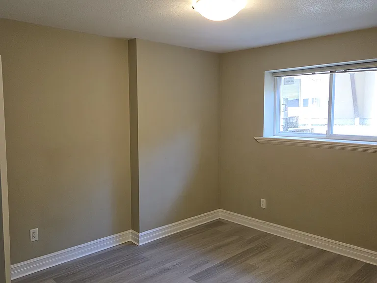 9033 Mona Ave #BASEMENT — Photo 4