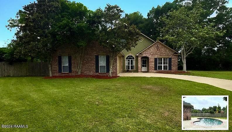 1st image of 301 Teakwood Dr