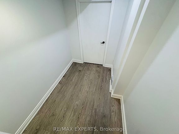 4th image of 117 Baffin Cres