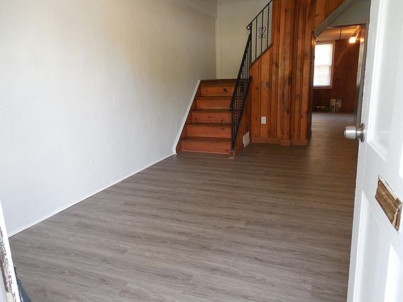 Foyer, Could use as den.