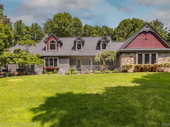 9200 Fox Hollow Rd, Clarkston, MI 48348