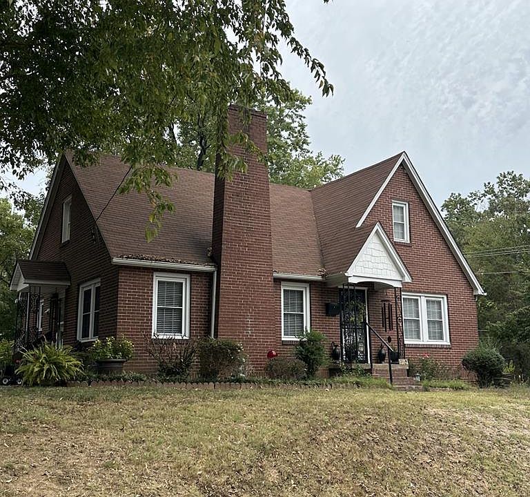 2nd image of 610 Jackson St