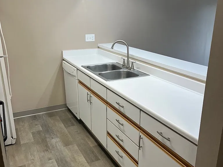 Deer Park Apartments — Photo 12