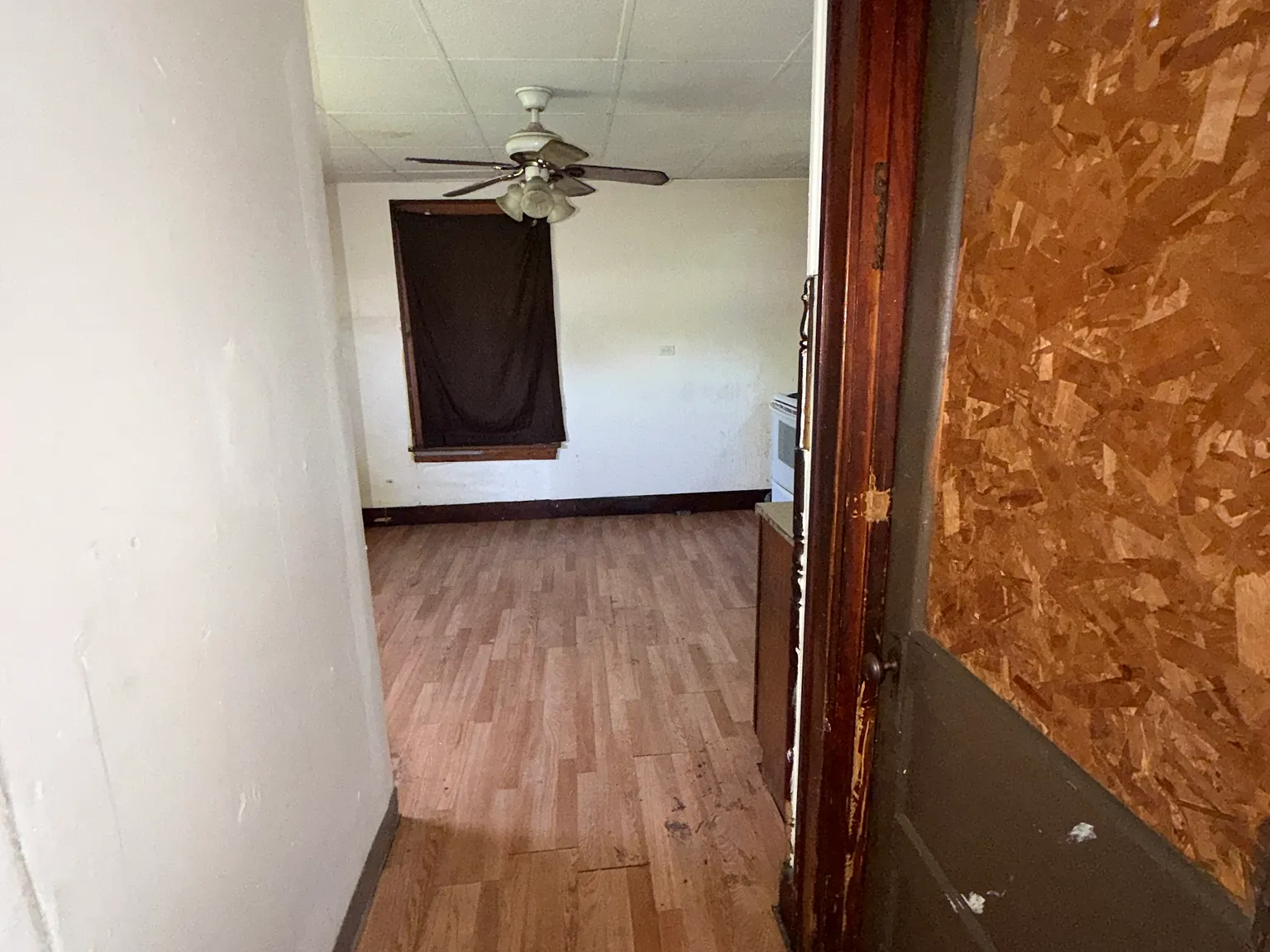 3 bed, 704 sqft, $500 — Photo 4