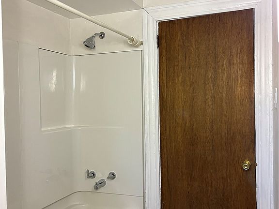 4th image of 501 S Chestnut St