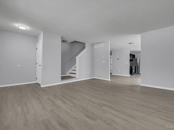 4th image of 4935 28th St
