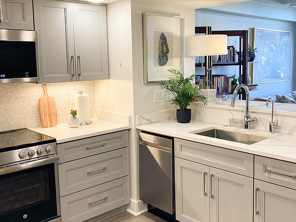 5th image of 14 Lockwood Dr APT 3B